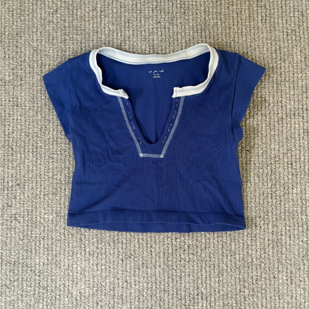 Urban Outfitters Blue and white cropped tee